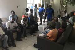 Haitian-patients-waiting-10